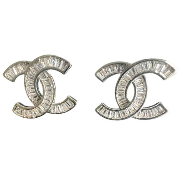 Chanel Silver Crystal Baguette Interlocking CC Earrings Autumn 2022 (CCXX009) - Picture 1 of 6